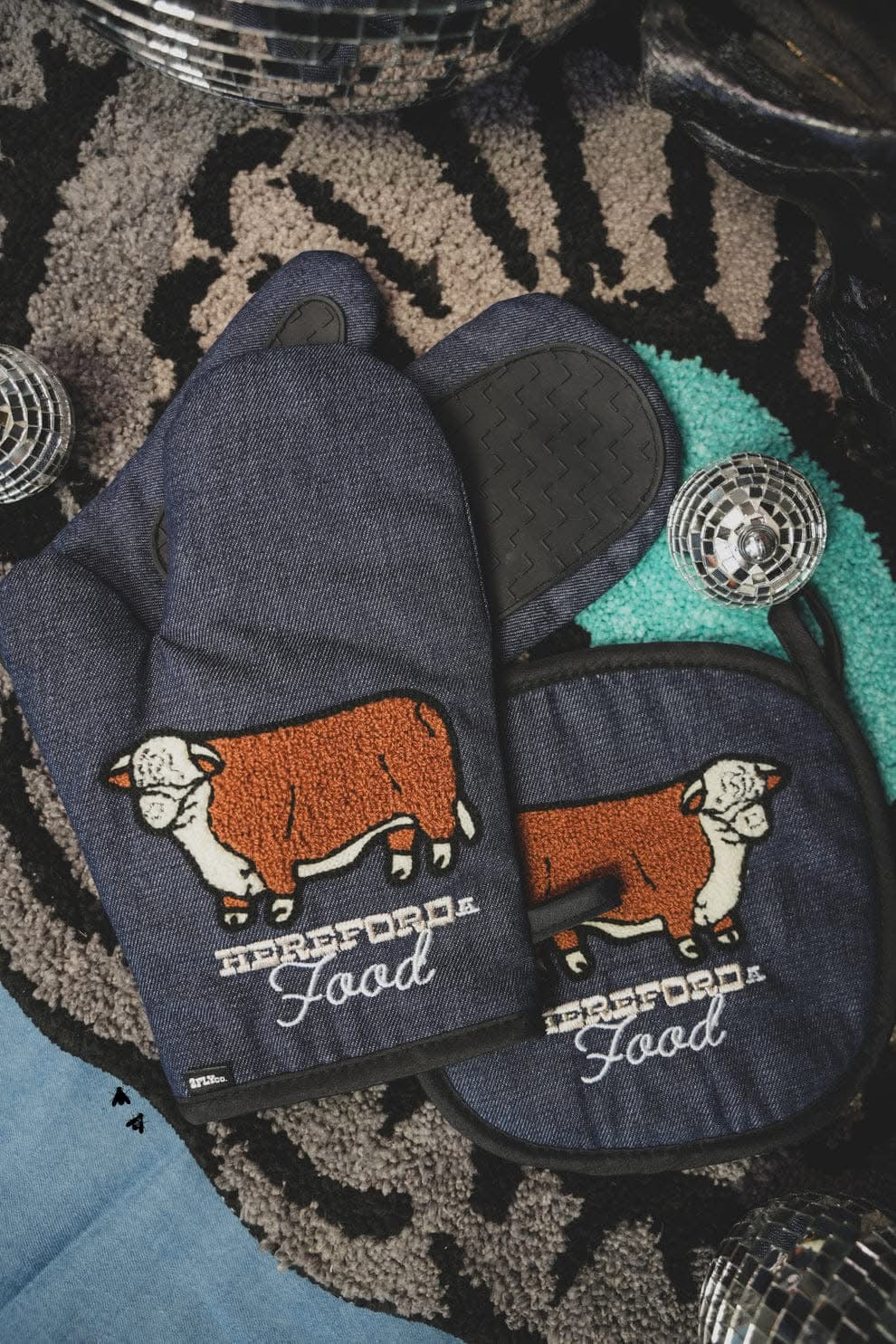 Miller Cattle Co. -Hereforda- Food Oven Mitt Set