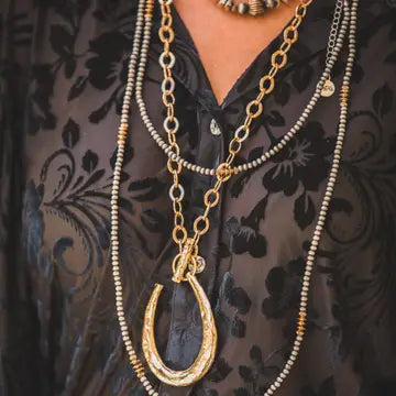 34" Gold Chain Necklace w/ Large Horseshoe Pendant