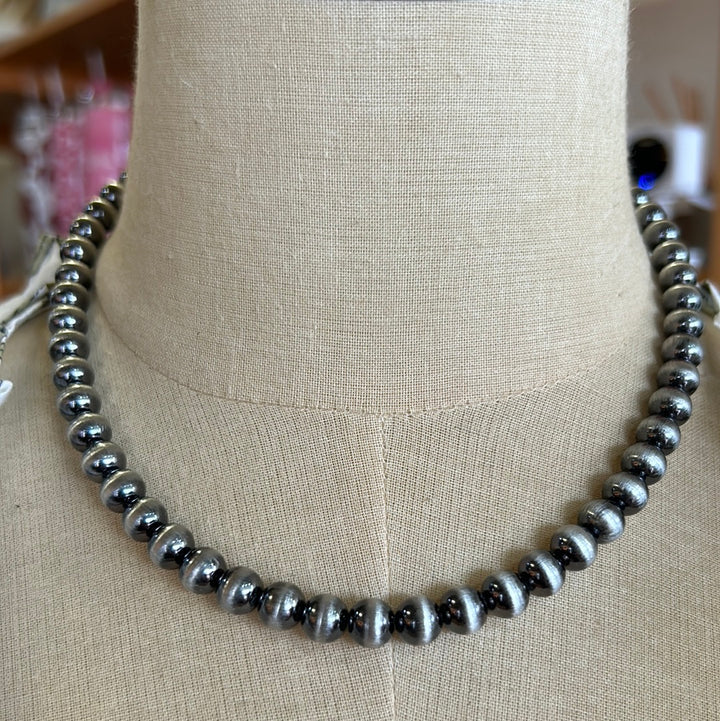 Medium Western Pearl Necklace